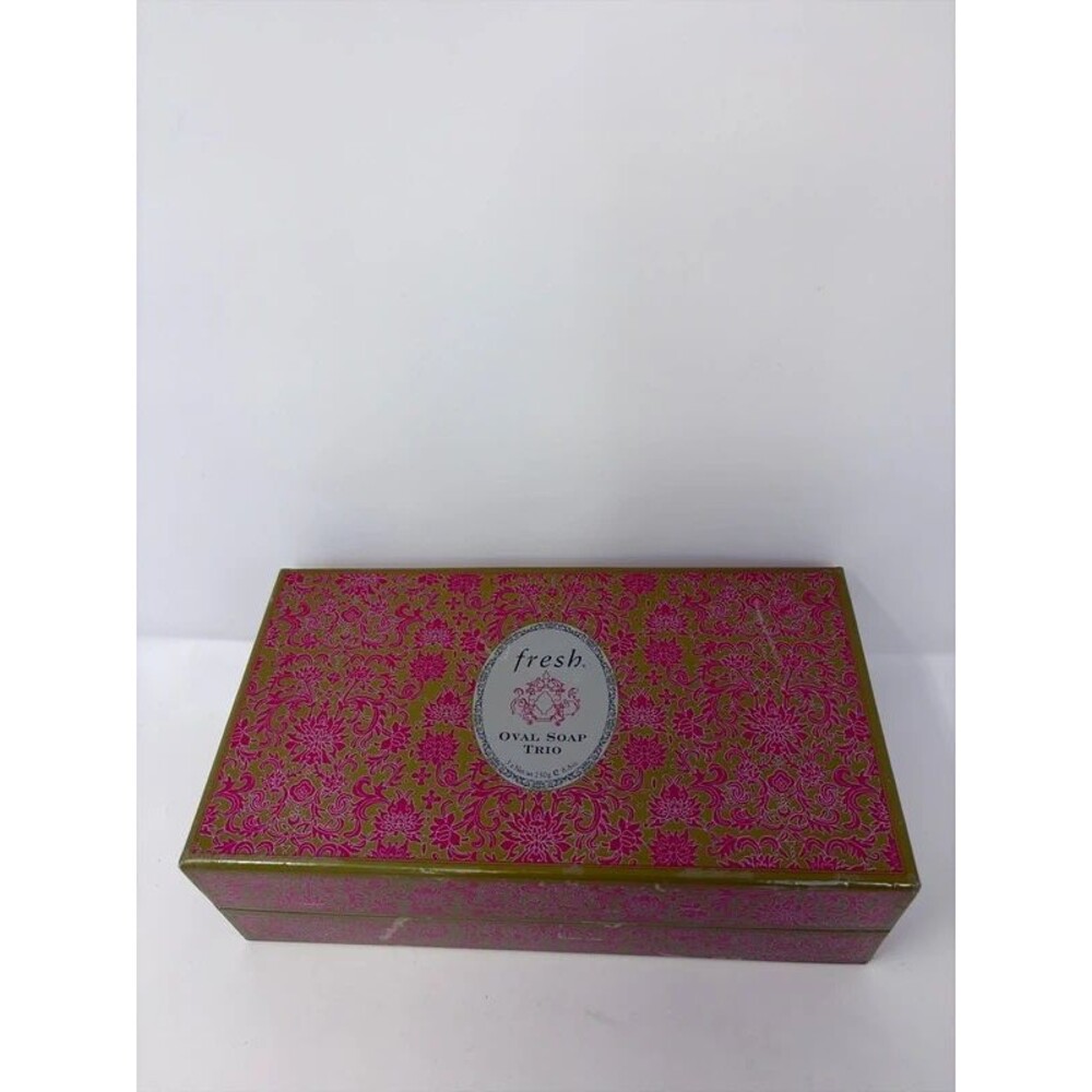 Oval trio soap set new ( box damage) made in France
